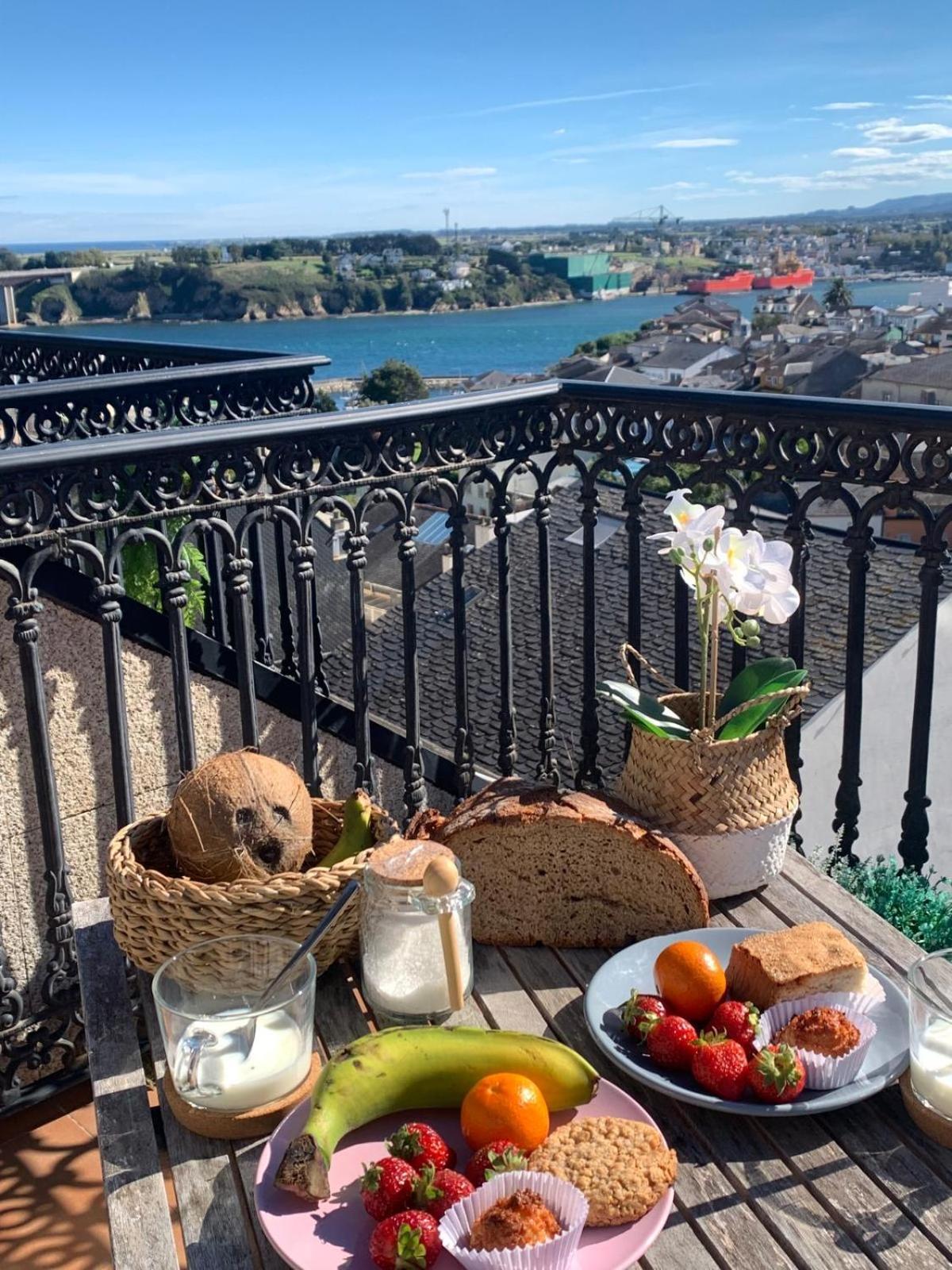 Moderno Piso Con La Mejor Terraza De Ribadeo Y Vistas Maravillosas Екстериор снимка