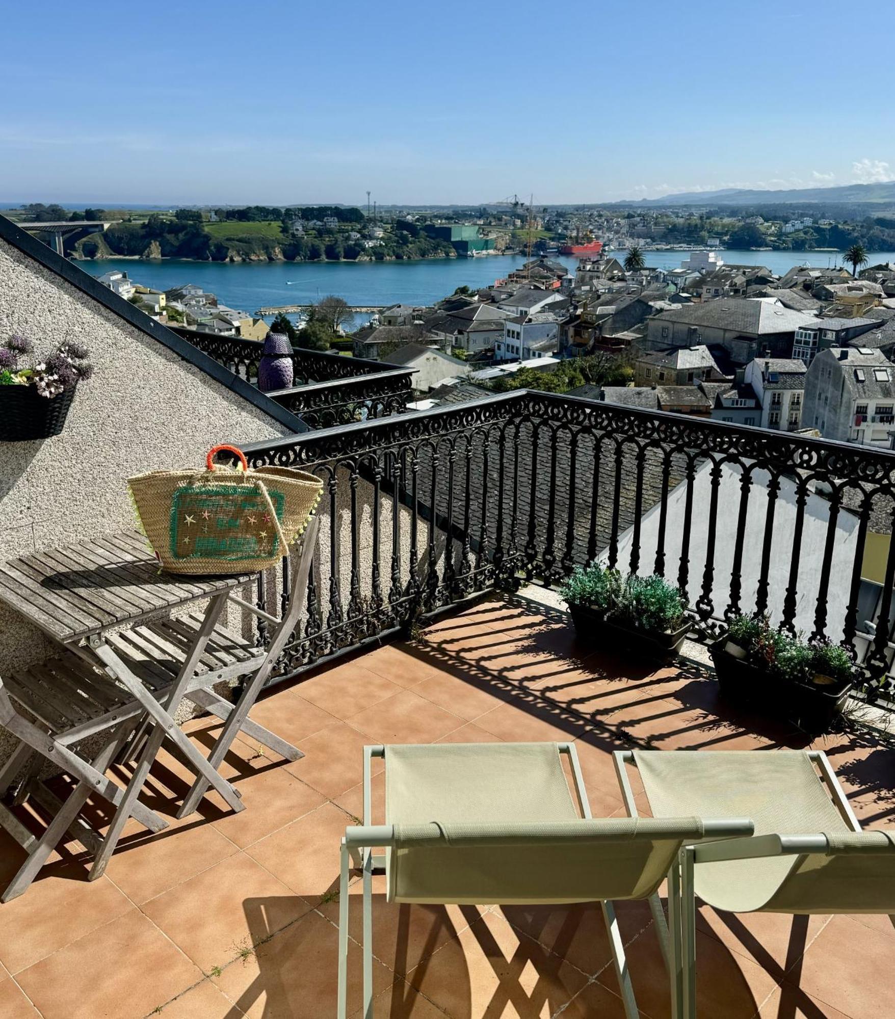 Moderno Piso Con La Mejor Terraza De Ribadeo Y Vistas Maravillosas Екстериор снимка